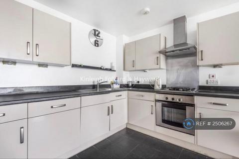 2 bedroom flat to rent, Homesdale Road, Bromley, BR2