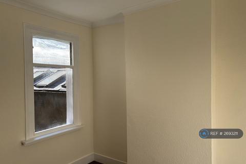 1 bedroom flat to rent, Bassingham Road, London, SW18