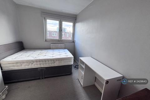 4 bedroom maisonette to rent, Mcconnell House, London, SW8