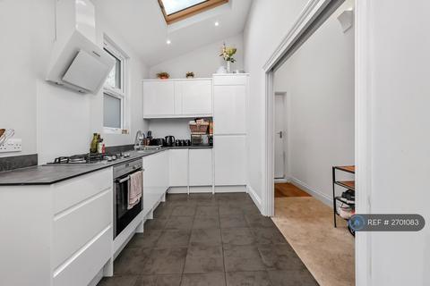 2 bedroom flat to rent, Friary Road, London, SE15