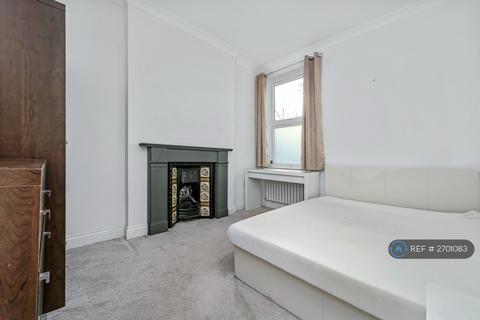 2 bedroom flat to rent, Friary Road, London, SE15