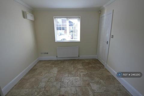 undefined, Henry De Grey Close, Grays, RM17