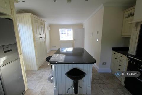 undefined, Henry De Grey Close, Grays, RM17