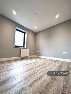 2 bedroom flat to rent, High Street, London, E17