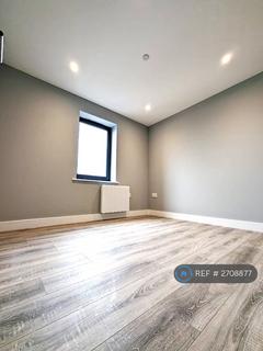 2 bedroom flat to rent, High Street, London, E17
