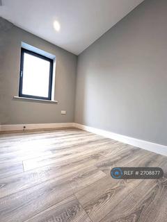 2 bedroom flat to rent, High Street, London, E17