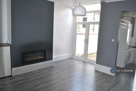 2 bedroom terraced house to rent, Ratcliffe Street, Darwen, BB3