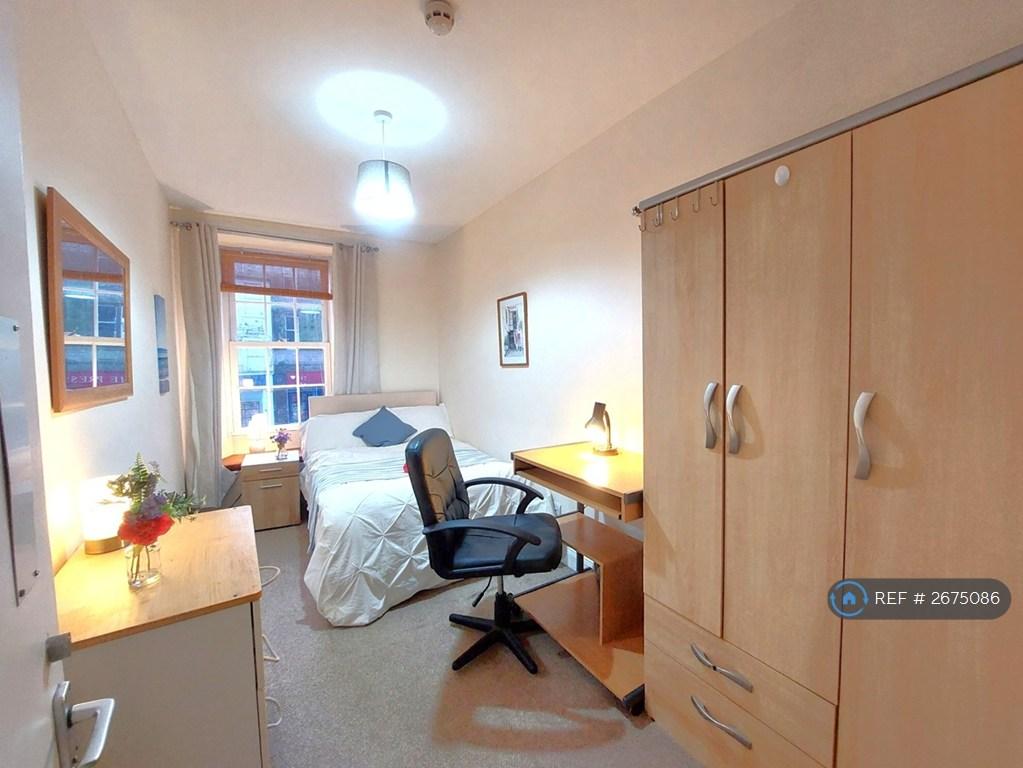 Sunny Double Room £550/Mo