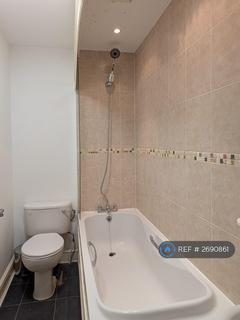 Studio to rent, Hammersmith Grove, London, W6