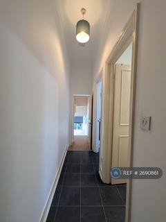 Studio to rent, Hammersmith Grove, London, W6