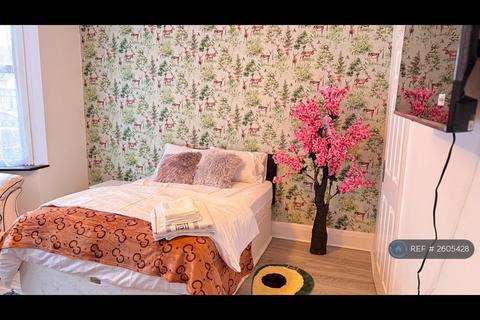 1 bedroom in a house share to rent, Ilford, Ilford, IG6