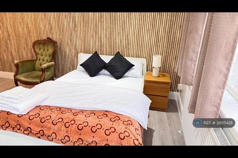 1 bedroom in a house share to rent, Ilford, Ilford, IG6