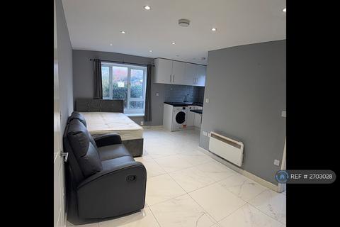 undefined, Hindhead Close, Uxbridge, UB8