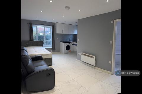 undefined, Hindhead Close, Uxbridge, UB8