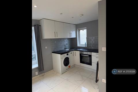 undefined, Hindhead Close, Uxbridge, UB8
