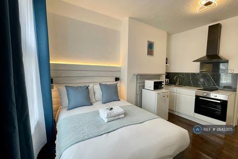 Studio to rent, Westbourne, Dorset, BH4