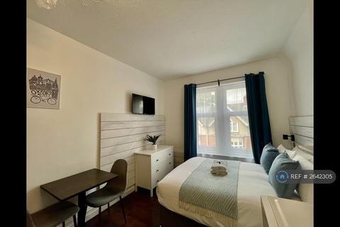 Studio to rent, Westbourne, Dorset, BH4