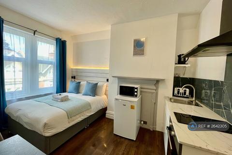 Studio to rent, Westbourne, Dorset, BH4