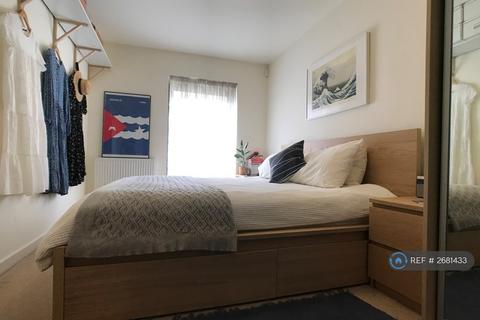 1 bedroom flat to rent, Windsor Court, London, E3
