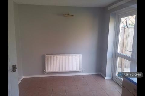 3 bedroom semi-detached house to rent, Discovery Close, West Midlands, DY4