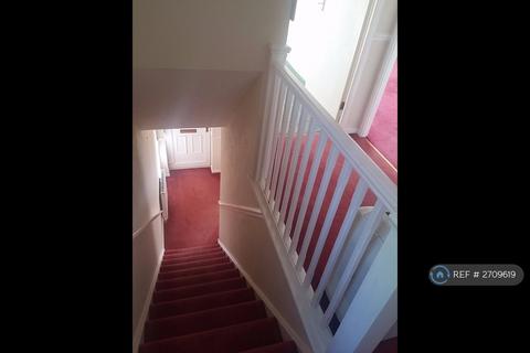 3 bedroom semi-detached house to rent, Discovery Close, West Midlands, DY4