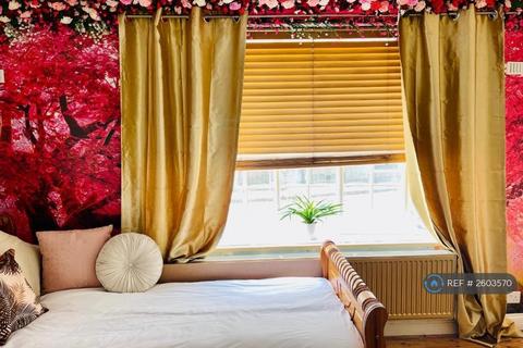 undefined, Bed, Brighton & Hove, BN1