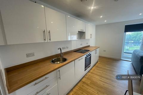 3 bedroom flat to rent, Every Street, Manchester, M4