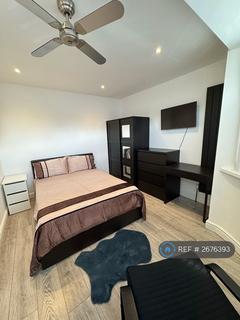 1 bedroom in a house share to rent, Hartland Drive, Ruislip, HA4