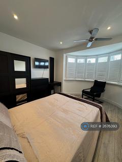 1 bedroom in a house share to rent, Hartland Drive, Ruislip, HA4