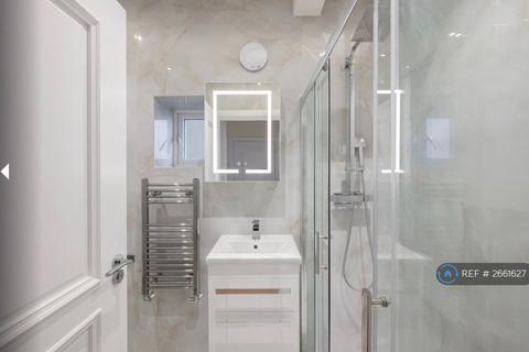 5 bedroom flat to rent, North Street, London, SW4