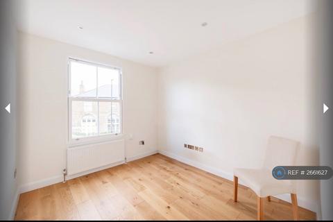 5 bedroom flat to rent, North Street, London, SW4