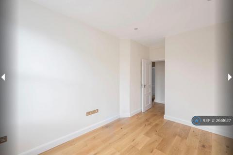 5 bedroom flat to rent, North Street, London, SW4