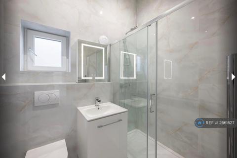 5 bedroom flat to rent, North Street, London, SW4