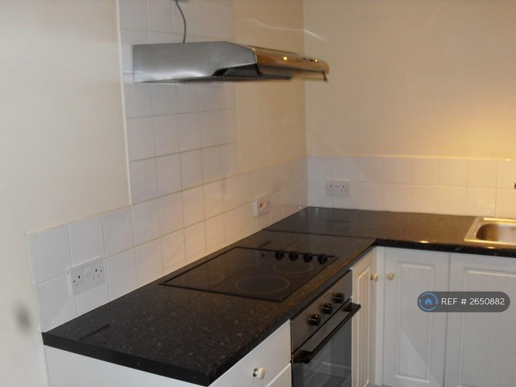 Kitchen - Built In Cooker And Hob
