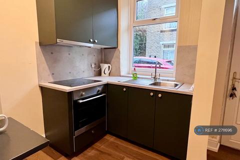 2 bedroom terraced house to rent, Glen View Street, Todmorden, OL14