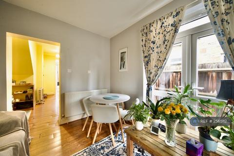 2 bedroom flat to rent, Newport Road, London, E10