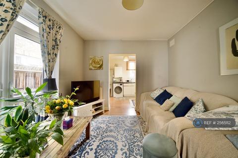 2 bedroom flat to rent, Newport Road, London, E10