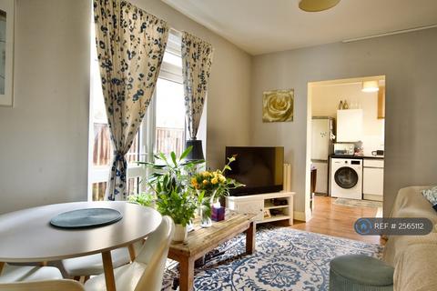 2 bedroom flat to rent, Newport Road, London, E10