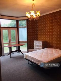5 bedroom semi-detached house to rent, Berkshire Gardens, London, N13