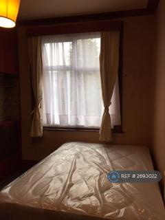 5 bedroom semi-detached house to rent, Berkshire Gardens, London, N13