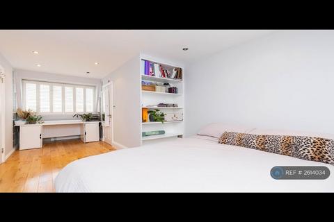 undefined, Camden Road, London, N7
