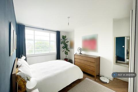 undefined, Park Avenue, London, NW2