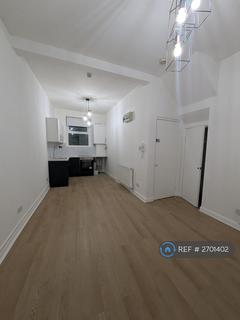 1 bedroom in a flat share to rent, Askew Road, London, W12