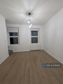 1 bedroom in a flat share to rent, Askew Road, London, W12