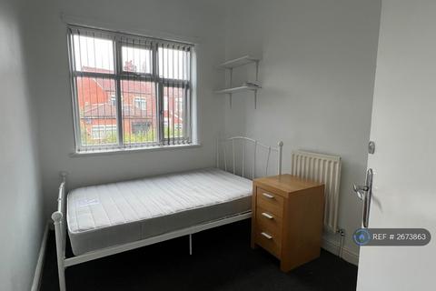 4 bedroom semi-detached house to rent, Moseley Road, Levenshulme, Manchester, M19