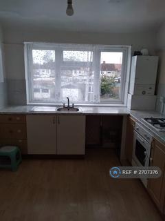 3 bedroom maisonette to rent, Sunningdale Avenue, Feltham, TW13