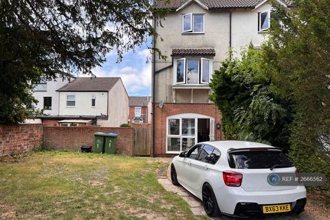 4 bedroom end of terrace house to rent, Berkeley Close, Southampton, SO15