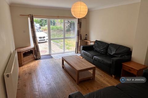 4 bedroom end of terrace house to rent, Berkeley Close, Southampton, SO15
