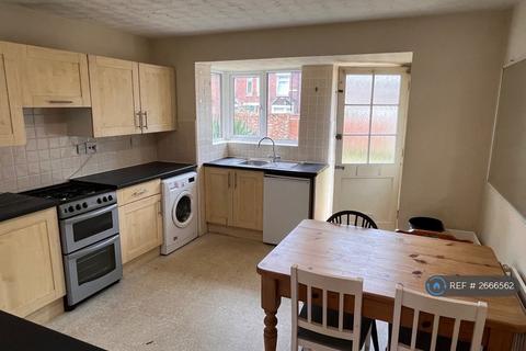 4 bedroom end of terrace house to rent, Berkeley Close, Southampton, SO15