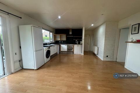 3 bedroom flat to rent, Main Street, Whissendine, LE15